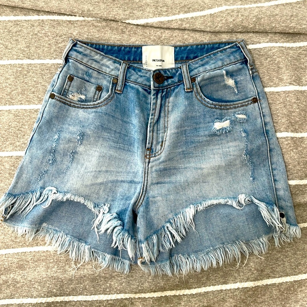 ONETEASPOON| Light Wash| High Rise Legend Destroyed Short Cut Off| 25